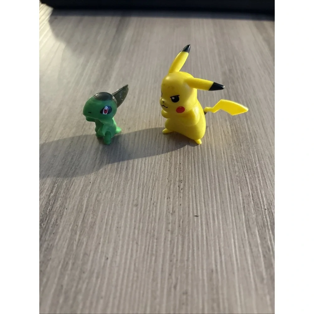 Pokemon‎ 2000s Mini Vinyl PK Gumball and Pikachu Miniature Axew Action Figure